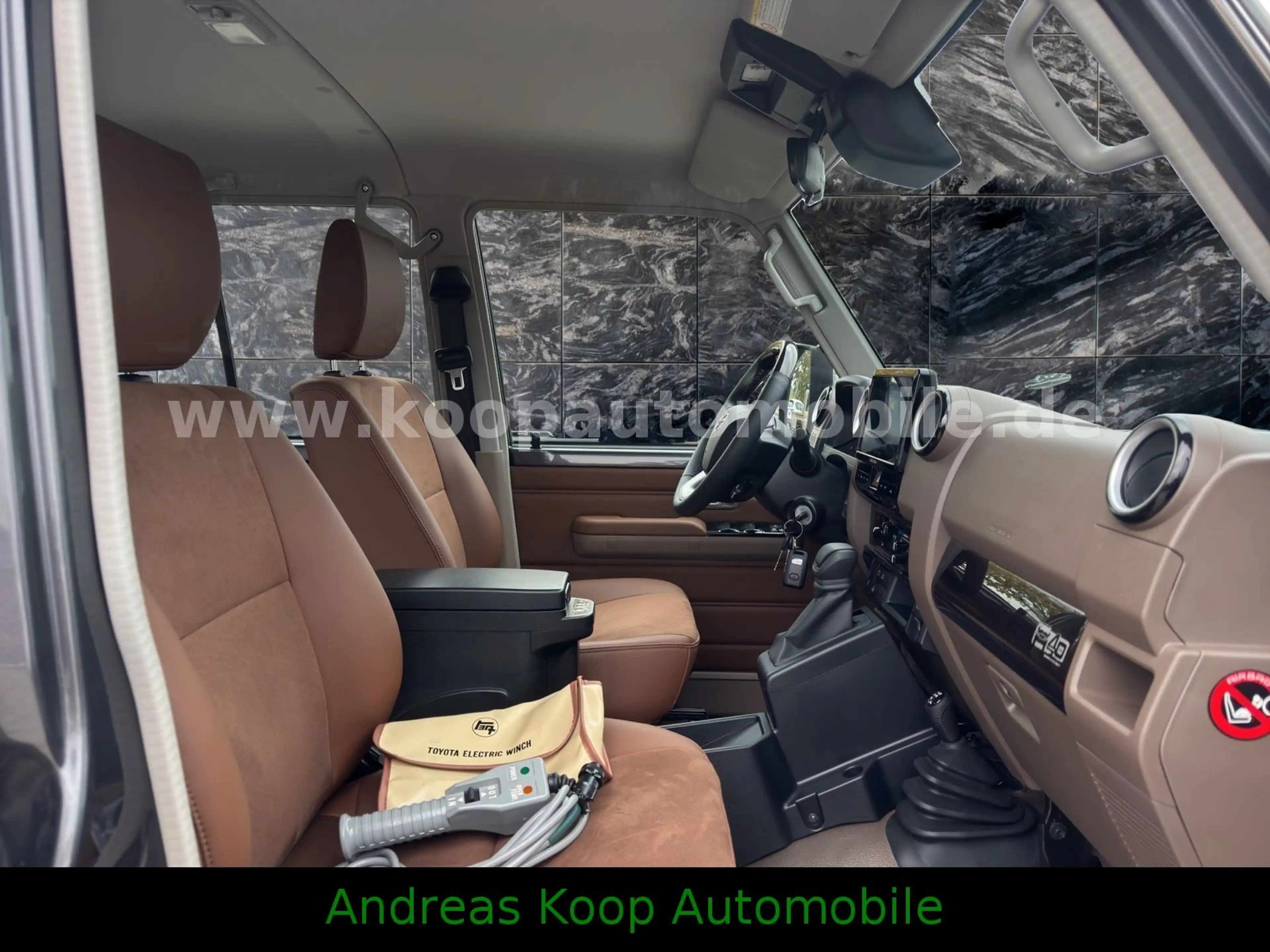 Toyota Land Cruiser GRJ 79 DC LX-Z Automatik LED Leder — photo 5