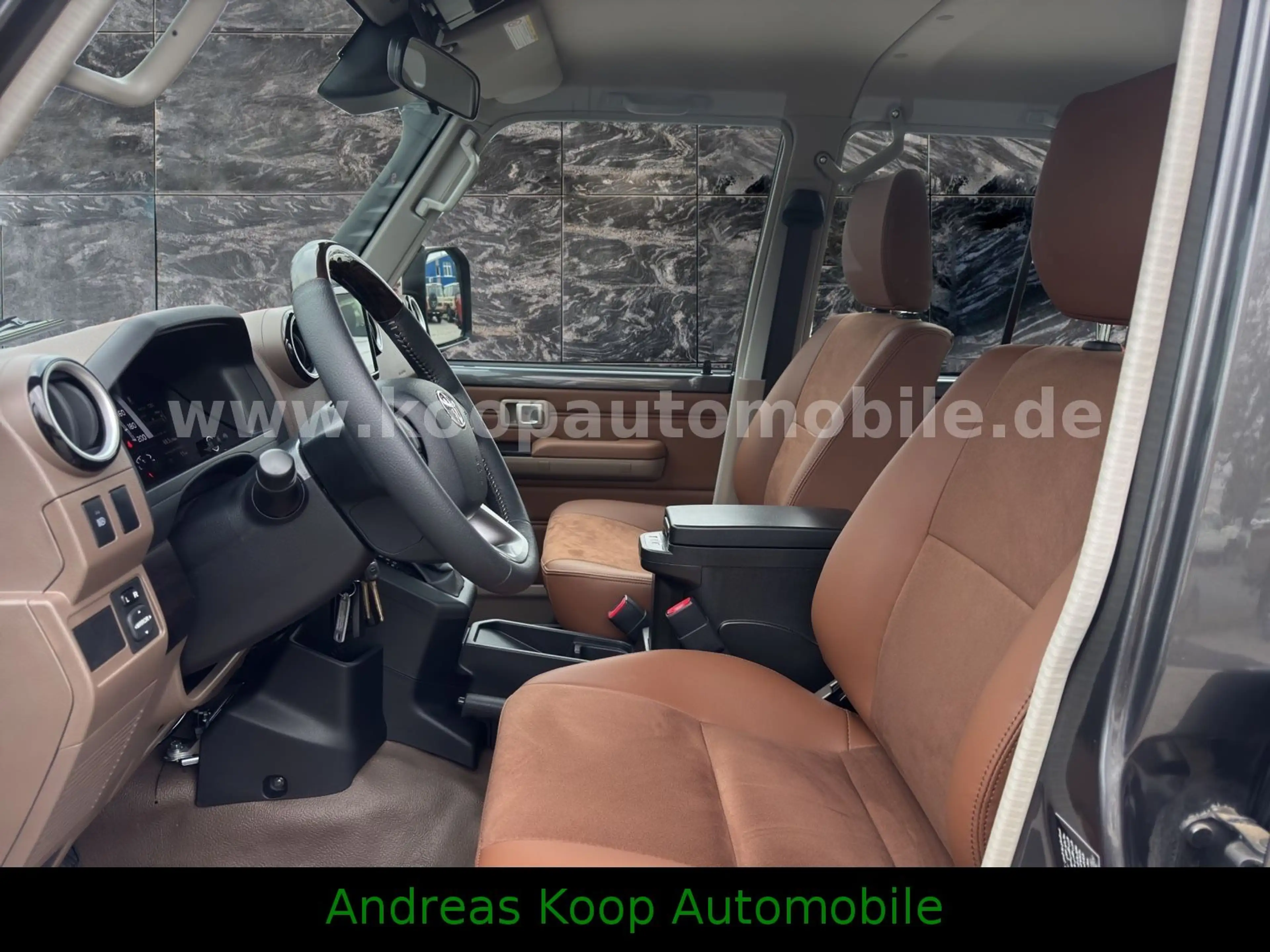 Toyota Land Cruiser GRJ 79 DC LX-Z Automatik LED Leder — photo 12