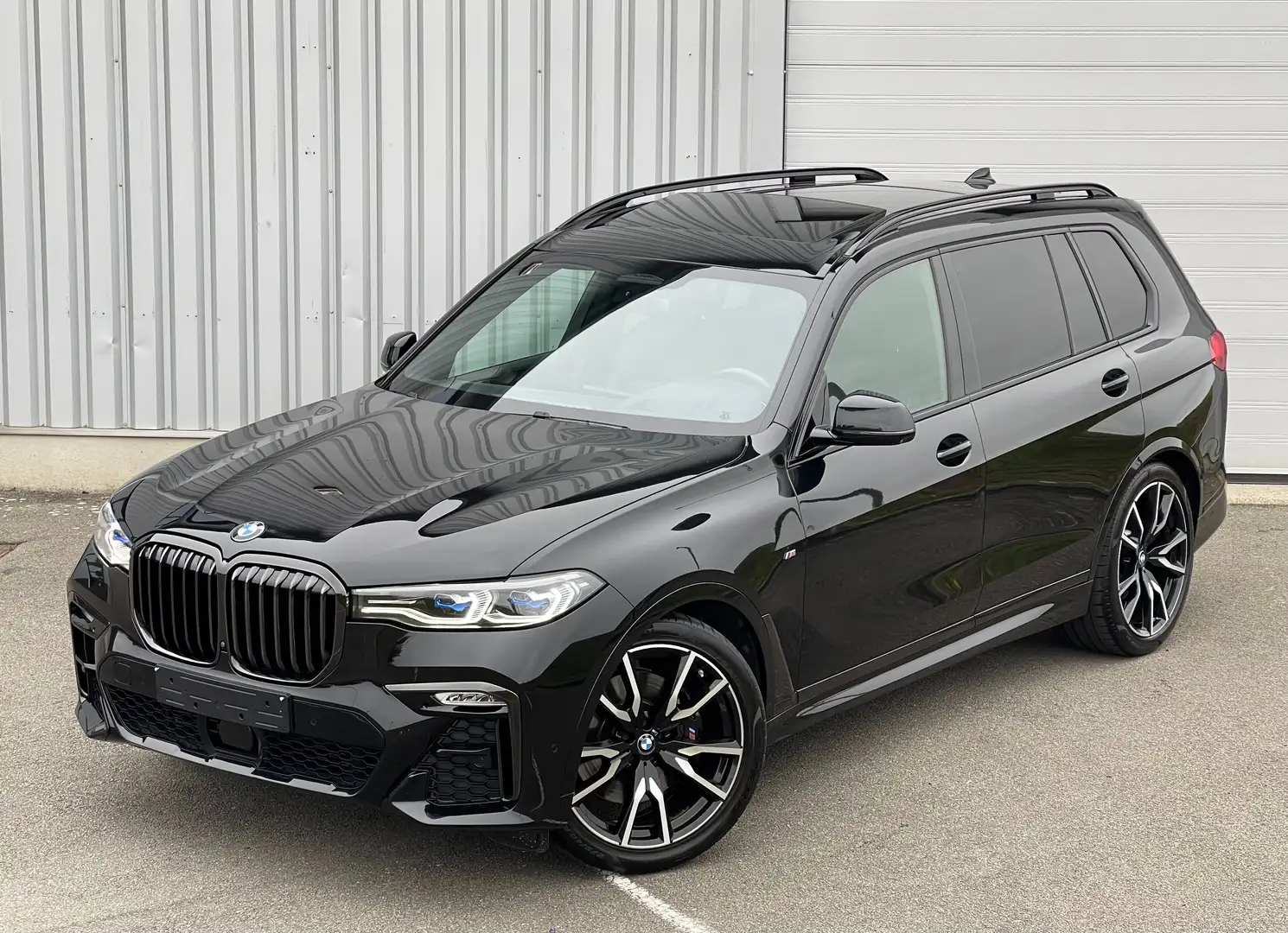 BMW X7 3.0 dA xDrive40 M-Pack - 1st Owner - Full Option Zwart - 1