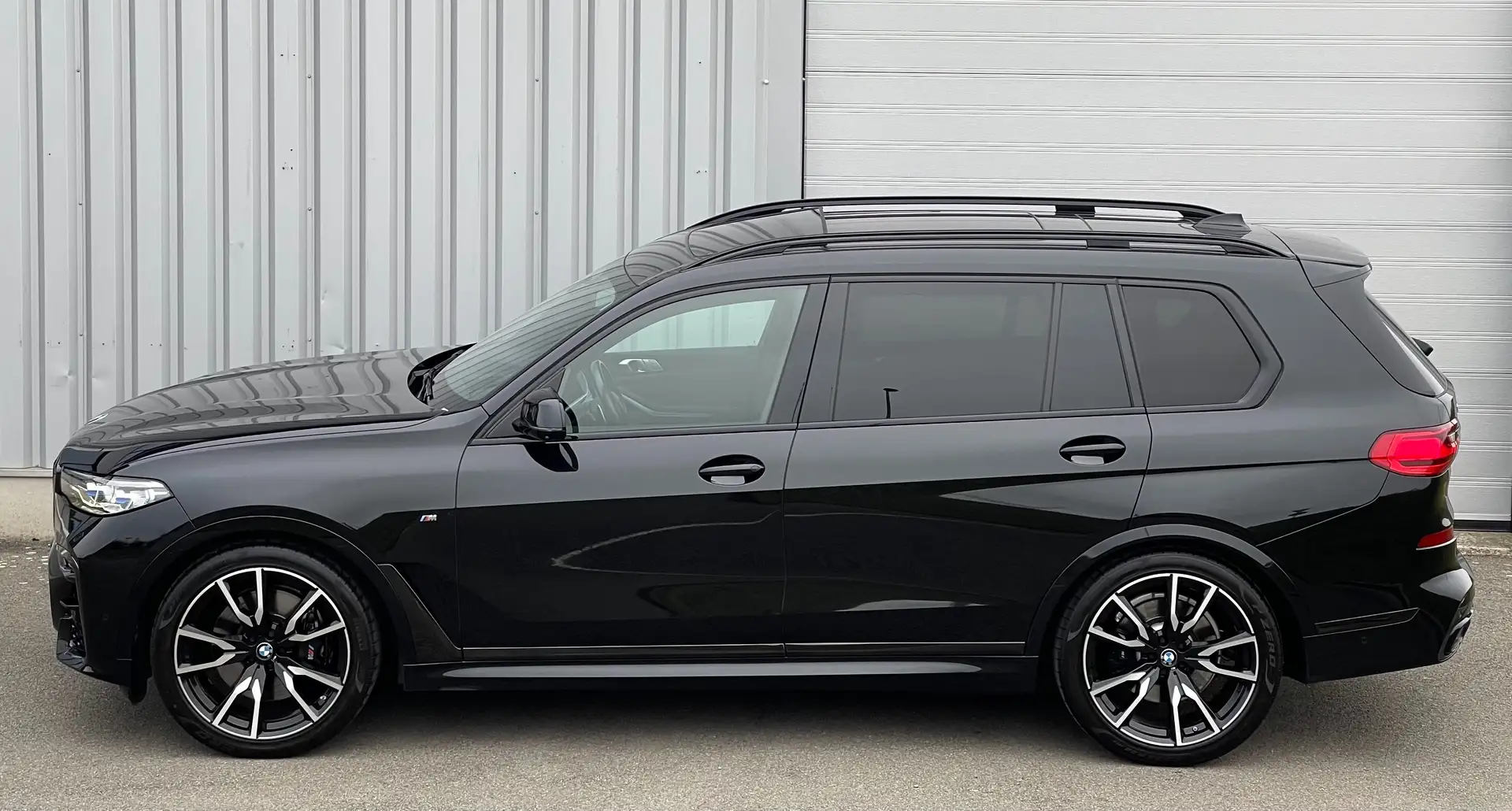 BMW X7 3.0 dA xDrive40 M-Pack - 1st Owner - Full Option Zwart - 2
