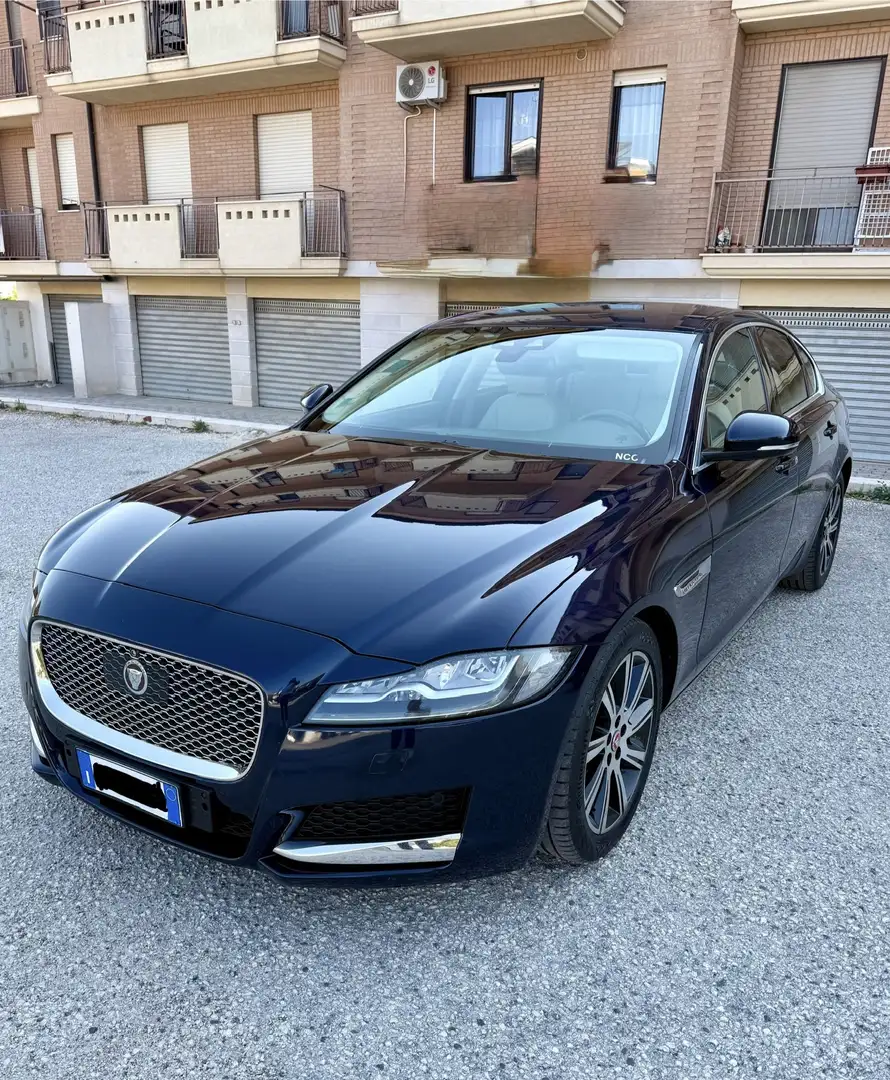 Jaguar XF 3.0d V6 Portfolio 300cv auto - 1