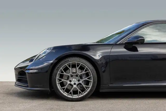 Porsche 911 view 5