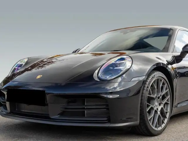 Porsche 911 view 4