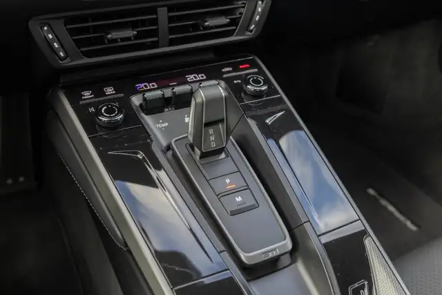Porsche 911 view 11