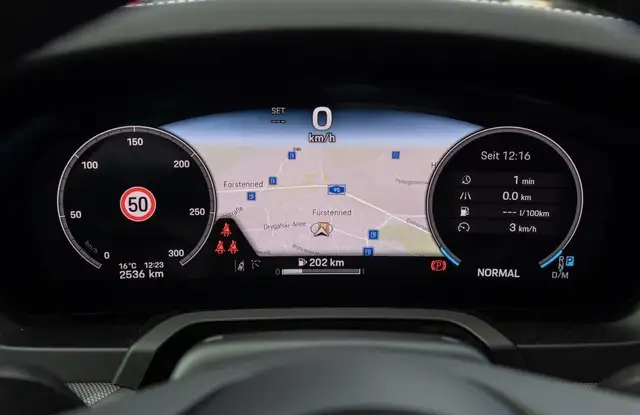 Porsche 911 view 13