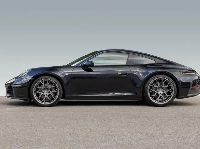 Porsche 911 view 3