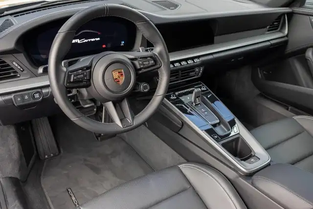 Porsche 911 view 10