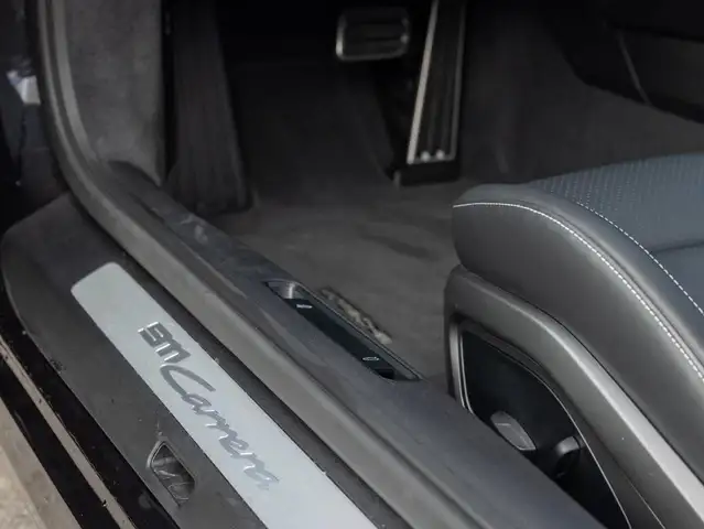 Porsche 911 view 9