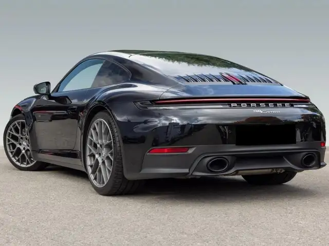 Porsche 911 view 6