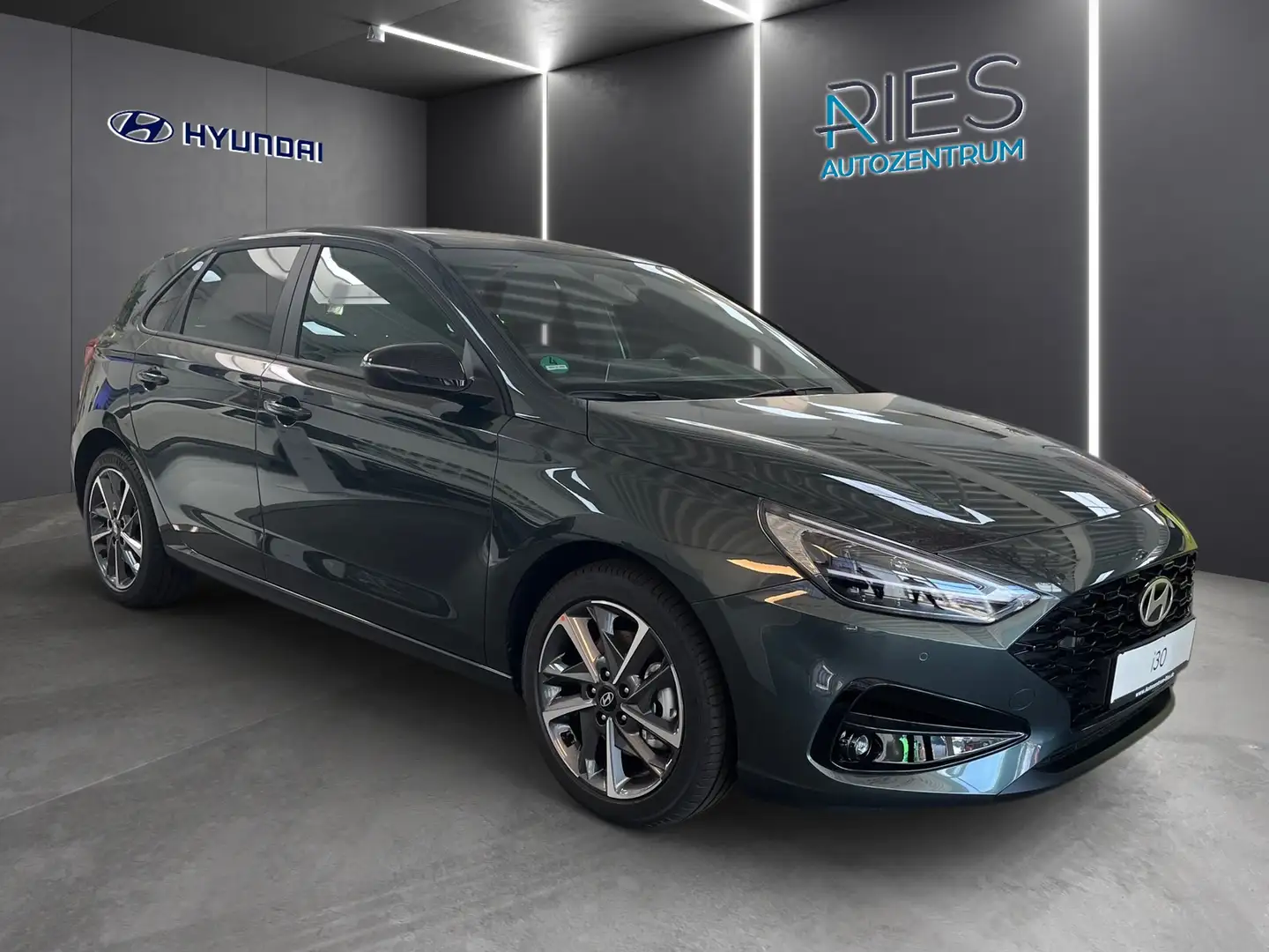 Hyundai i30 ADVANTAGE *Navi*KlimaA*LRH*SH*IndL*CarPlay Grün - 2