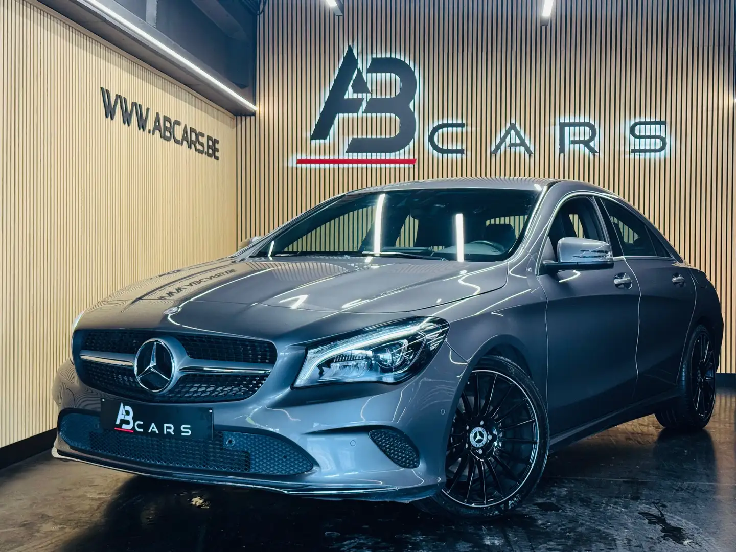 Mercedes-Benz CLA 180 D * GARANTIE 12 MOIS * LOOK PACK AMG * AUTO * Gris - 1