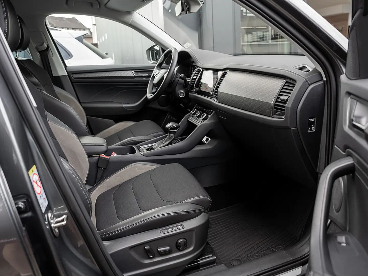 Skoda Kodiaq 2.0 TDI Style 4x4 Navi Alu AHK Kamera Gris - 2