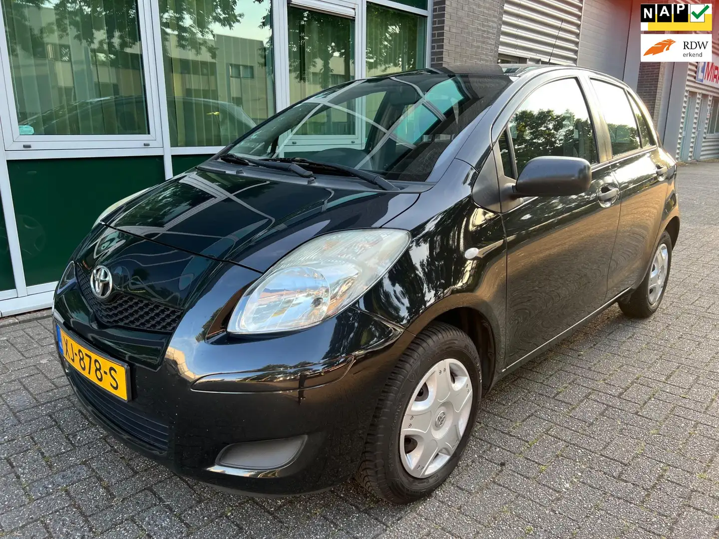 Toyota Yaris 1.0 VVTi Acces - ZWART - 5 DEURS - ZONDAG OPEN ! Zwart - 1