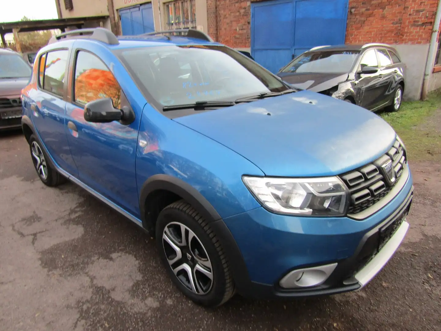 Dacia Sandero II Stepway Celebration Blau - 2