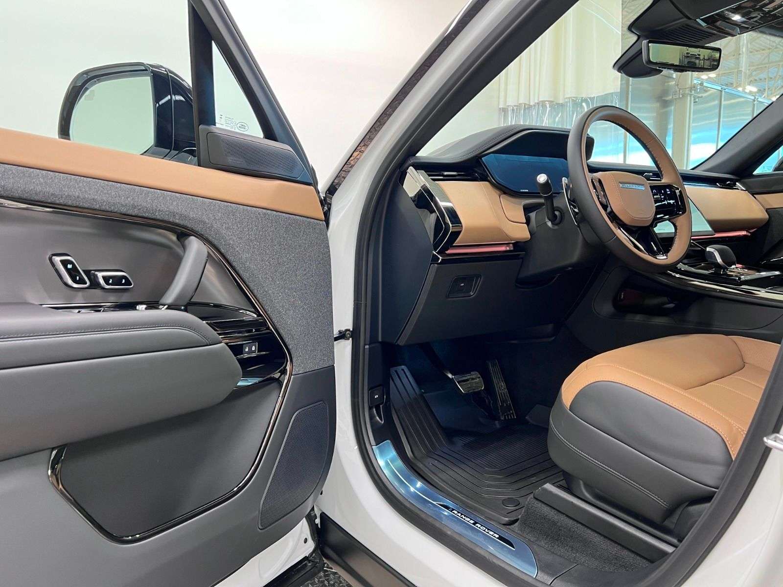 2026 Land Rover Range Rover Sport P400 DYNAMIC HSE alt 4
