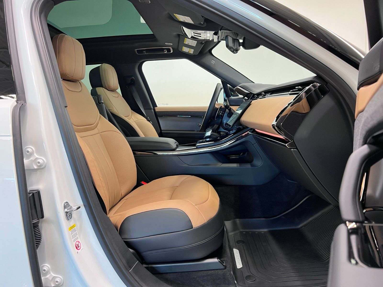 2026 Land Rover Range Rover Sport P400 DYNAMIC HSE alt 5