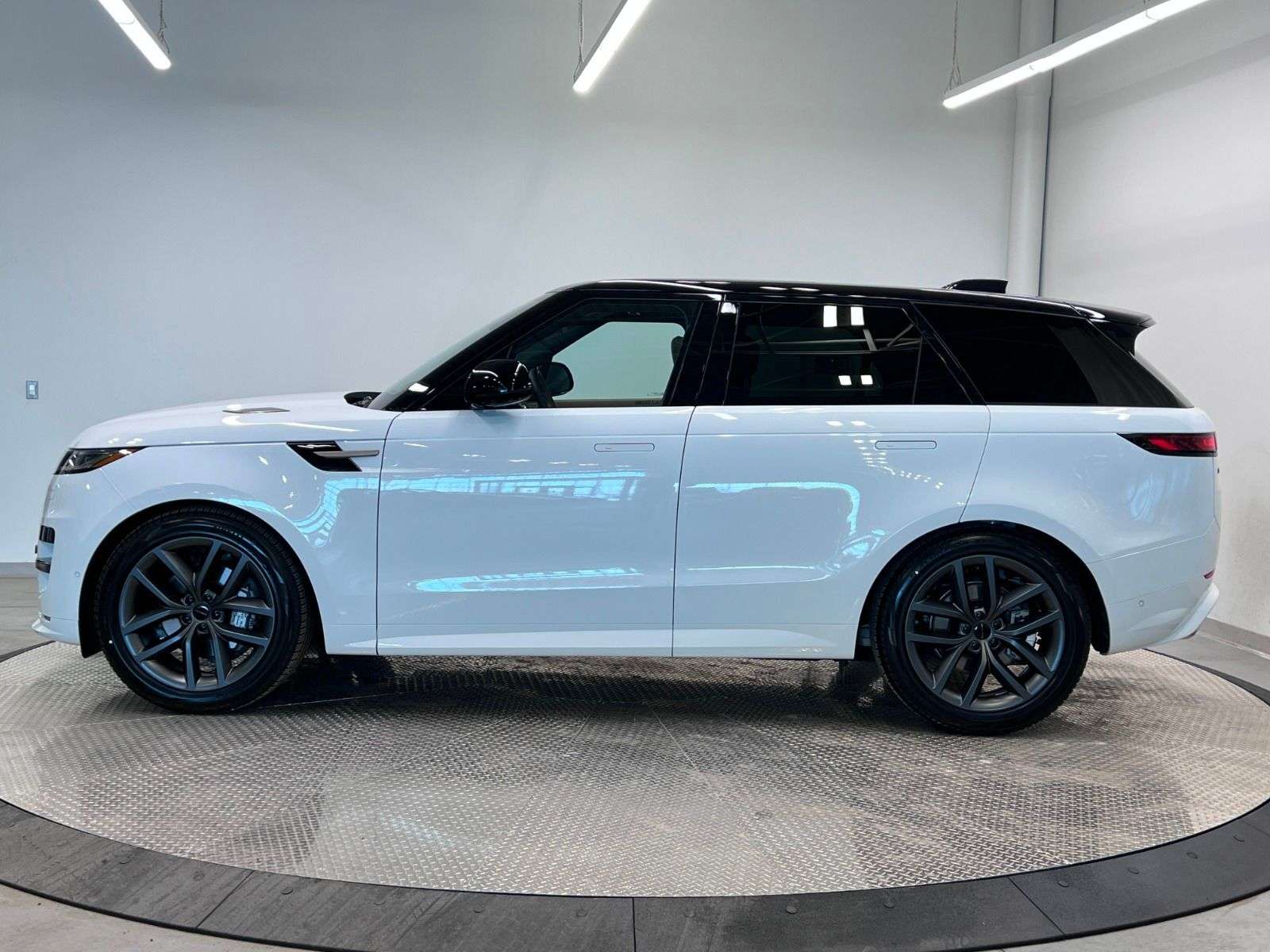 2026 Land Rover Range Rover Sport P400 DYNAMIC HSE alt 2