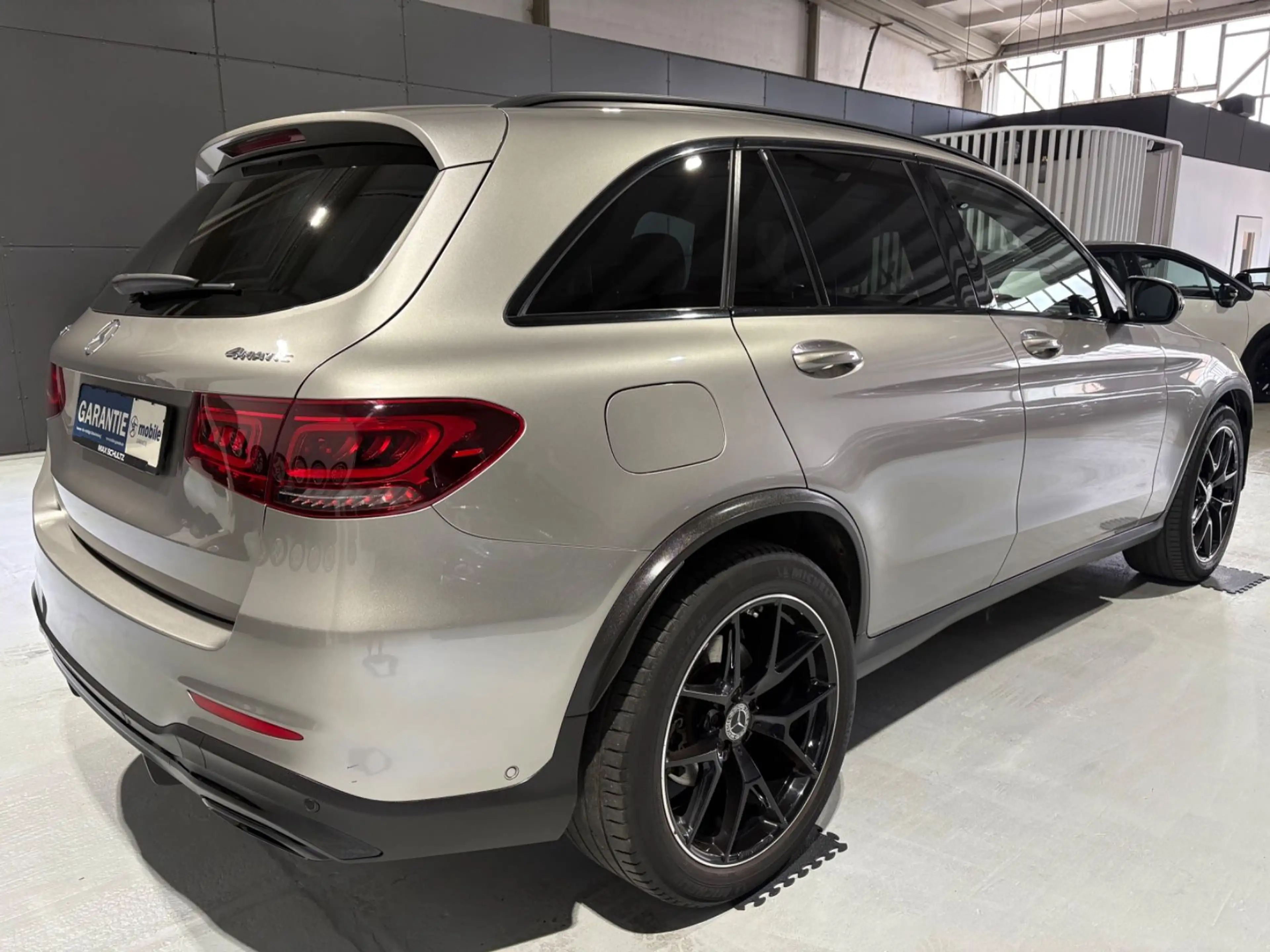 Mercedes-Benz GLC 200 4Matic*AMG Line*AHK*Leder* — photo 5