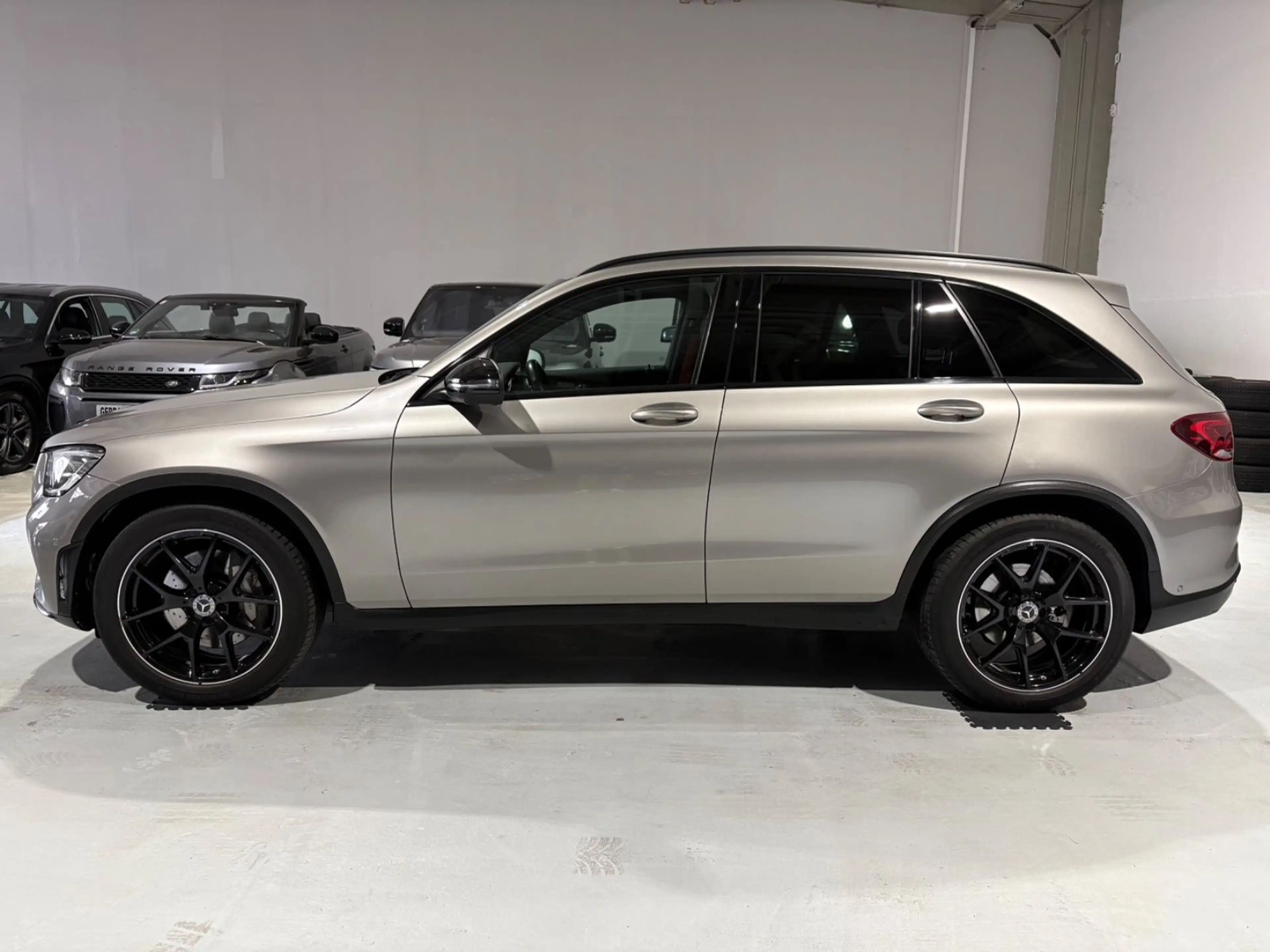 Mercedes-Benz GLC 200 4Matic*AMG Line*AHK*Leder* — photo 8