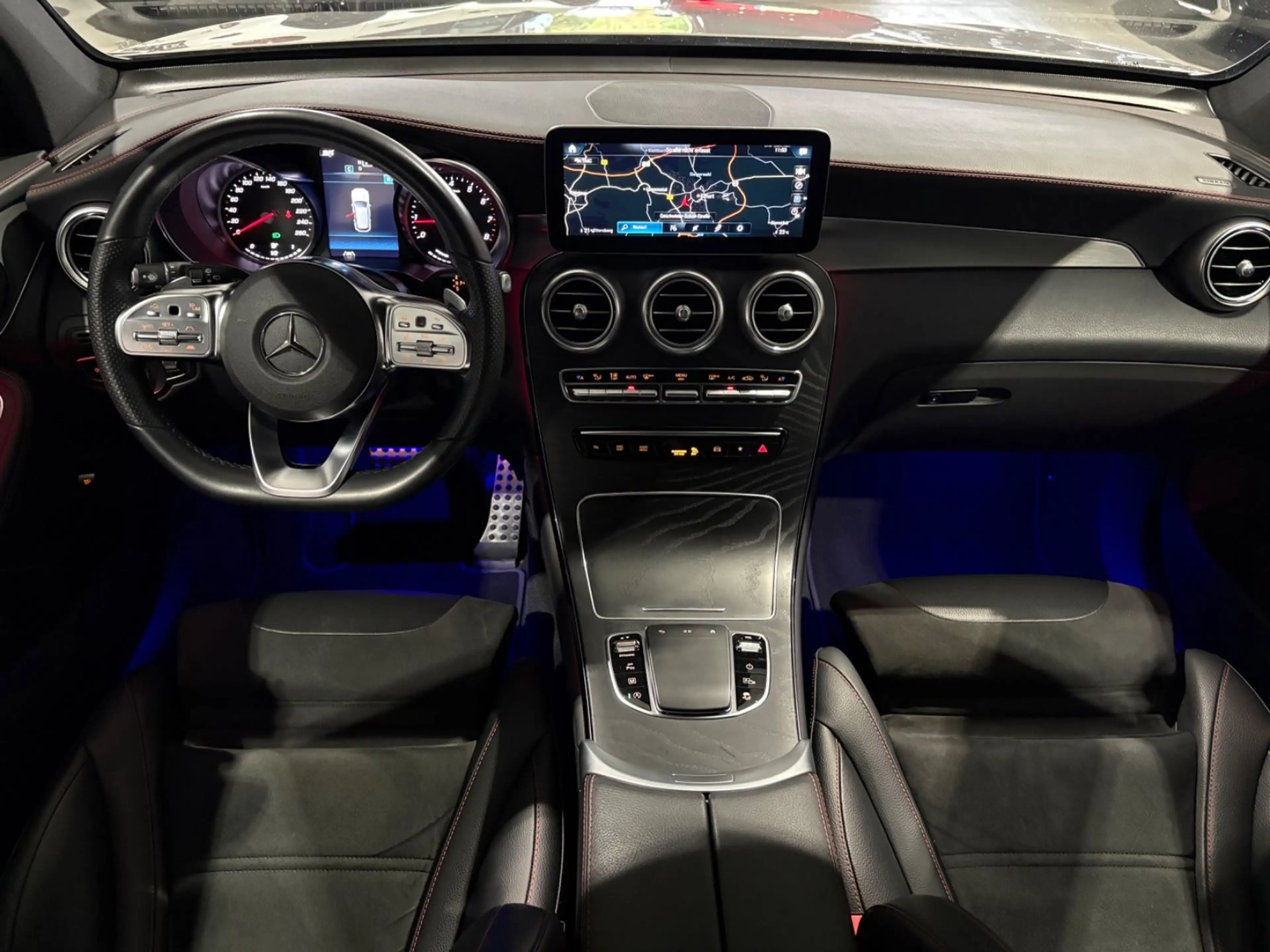 Mercedes-Benz GLC 200 4Matic*AMG Line*AHK*Leder* — photo 10