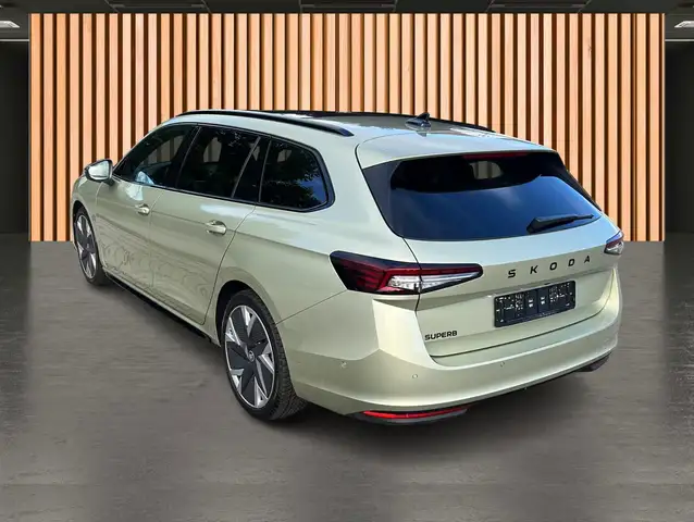 Skoda Superb view 4