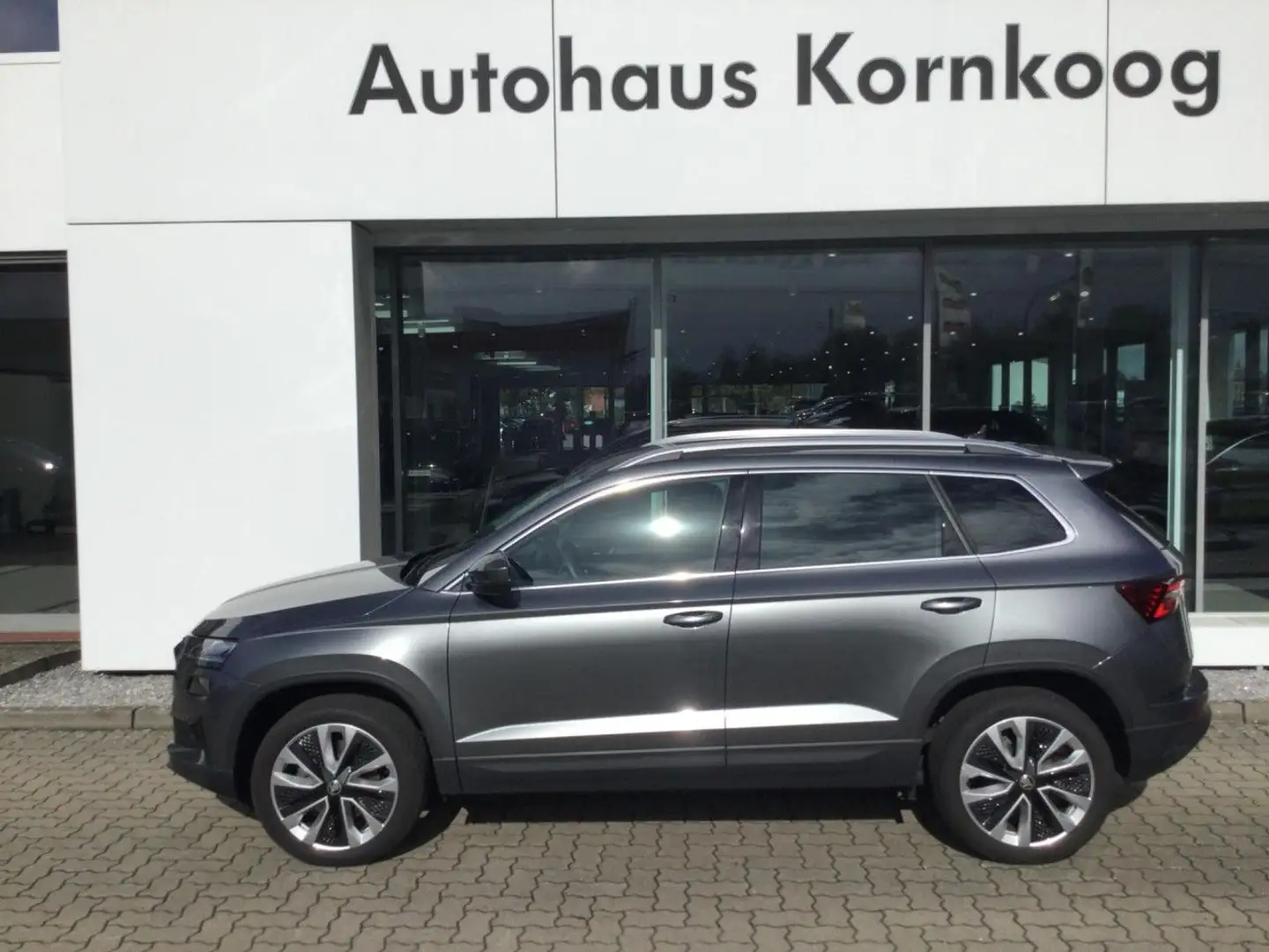 Skoda Karoq 1.5 TSI ACT Selection KAM e-Klappe Bluetooth Grau - 1