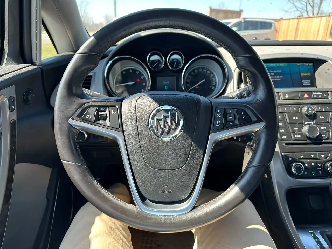 Buick Verano снимка Buick Verano