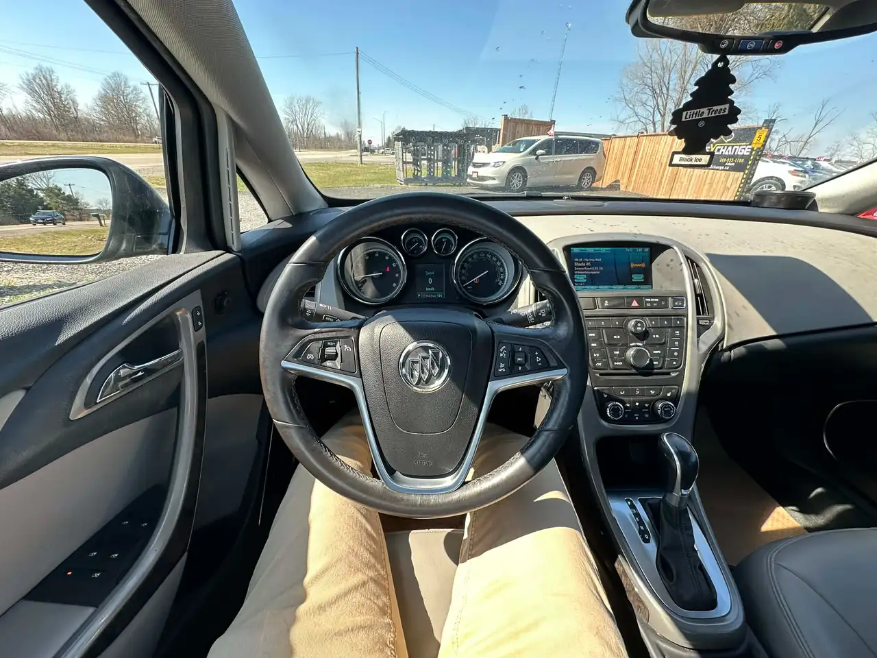 Buick Verano снимка Buick Verano