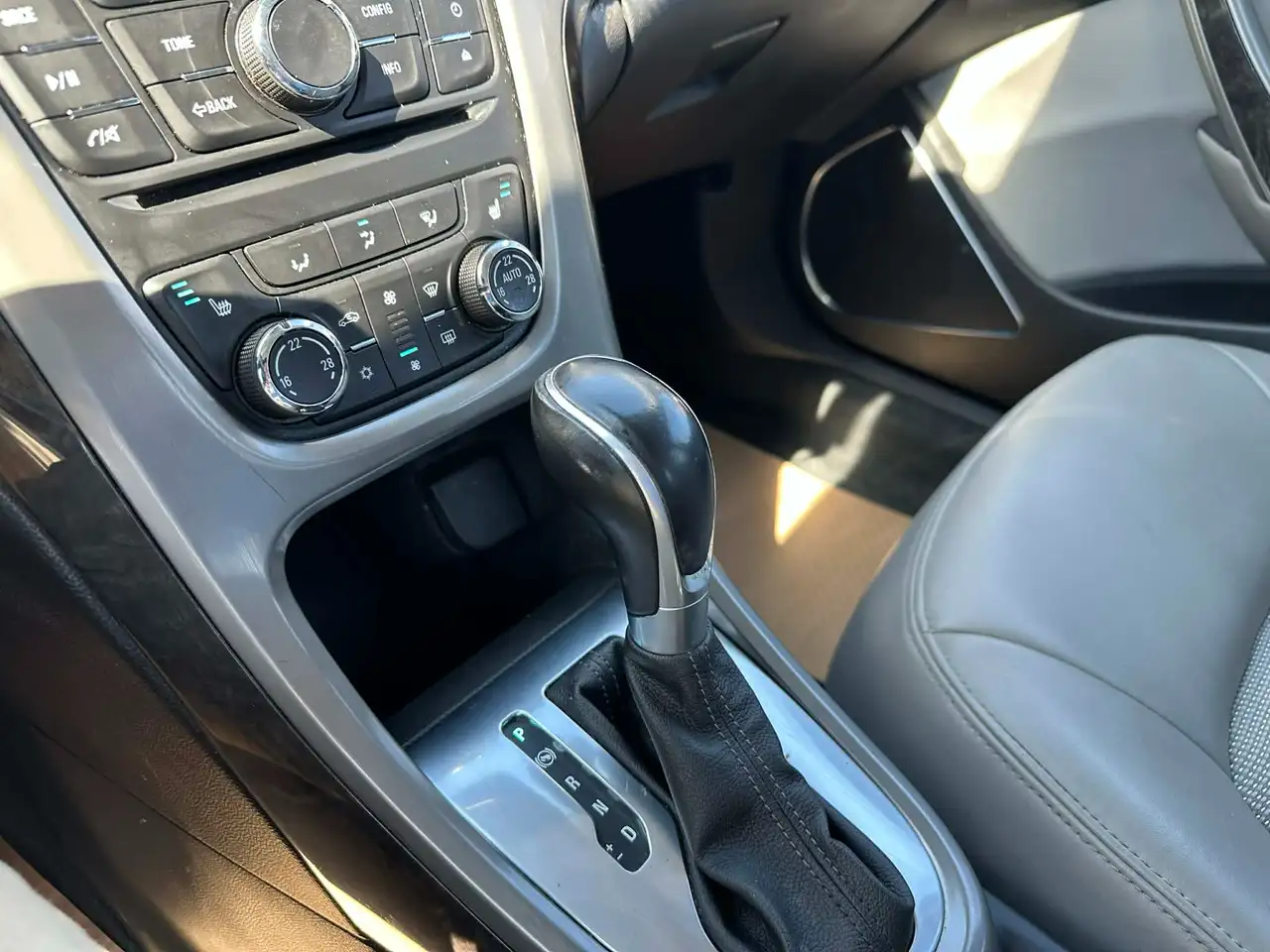 Buick Verano снимка Buick Verano