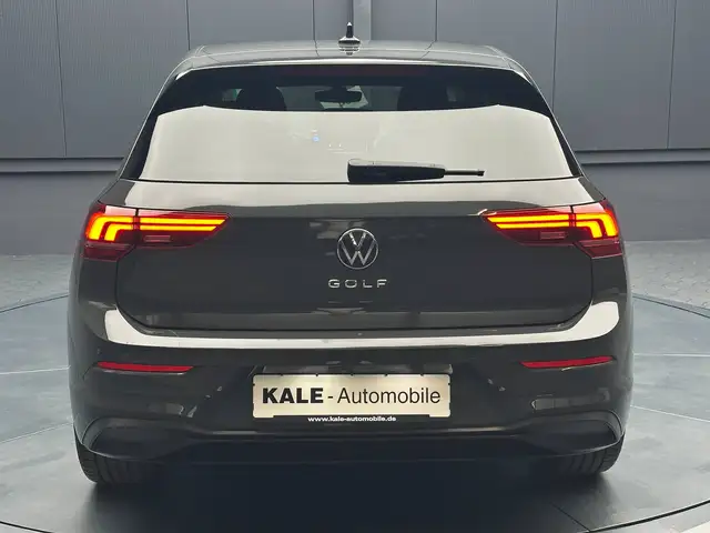 Volkswagen Golf view 4