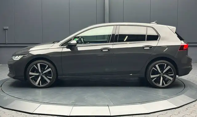 Volkswagen Golf view 2