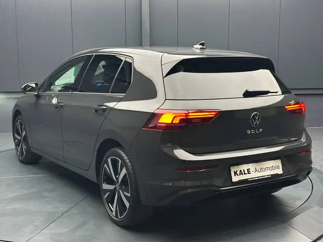 Volkswagen Golf view 3