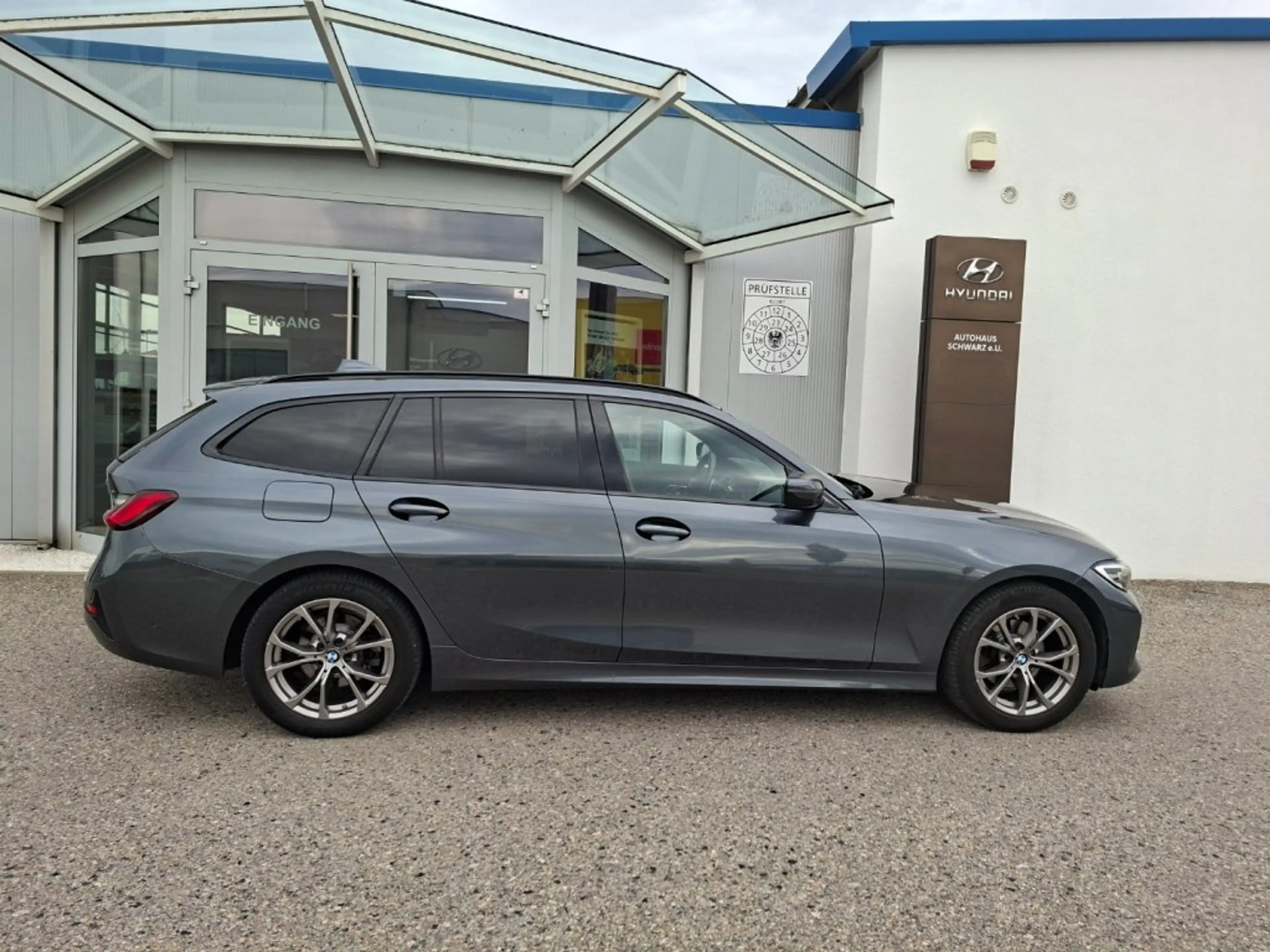 BMW 320 d Touring Aut. — photo 2