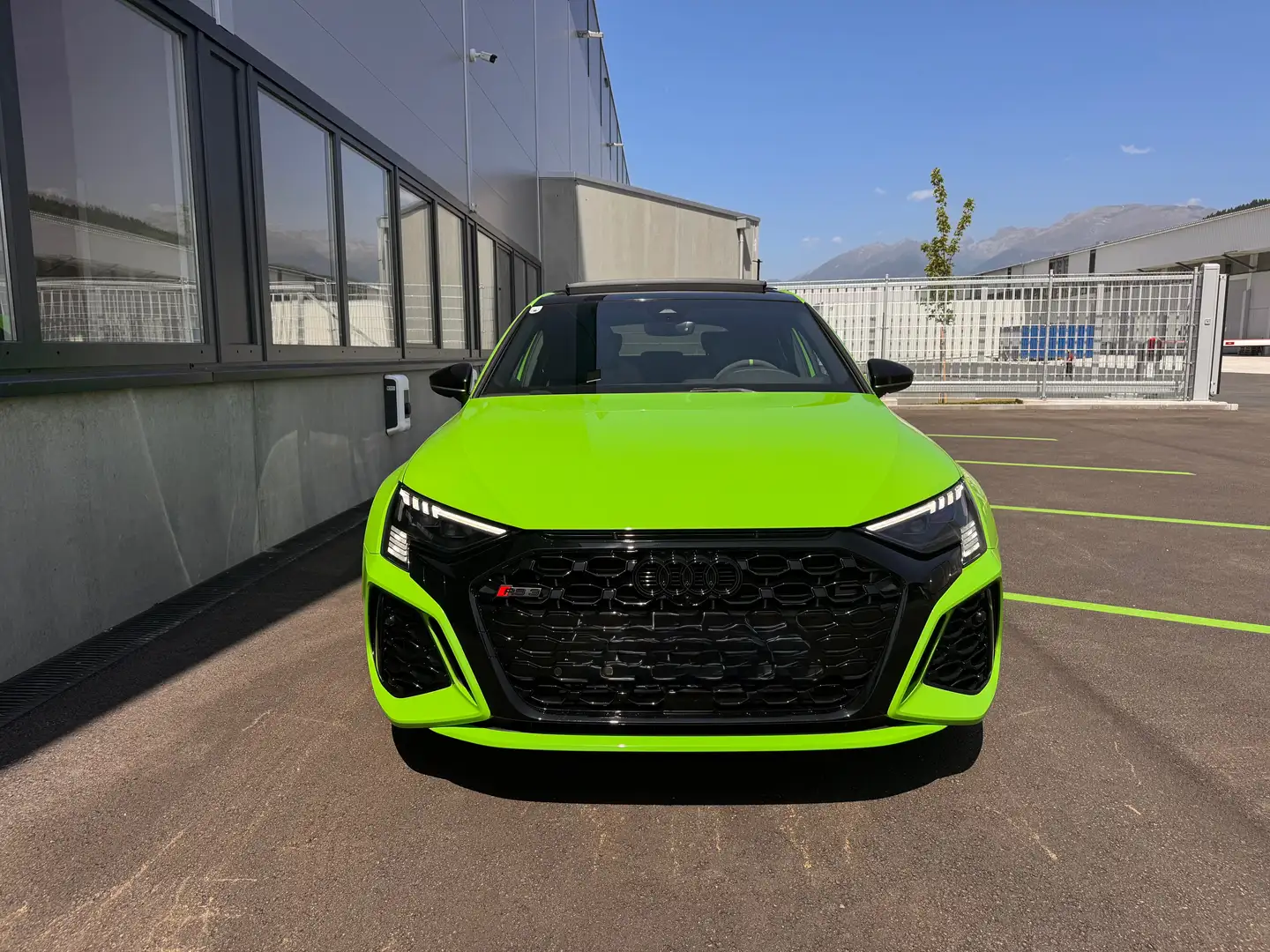 Audi RS3 RS3 SB TFSI quattro S-tronic / Erstbesitz / Leasingfähig / Österreichisches-Fahrzeug / Top Zustand Sportwagen Grün - 2