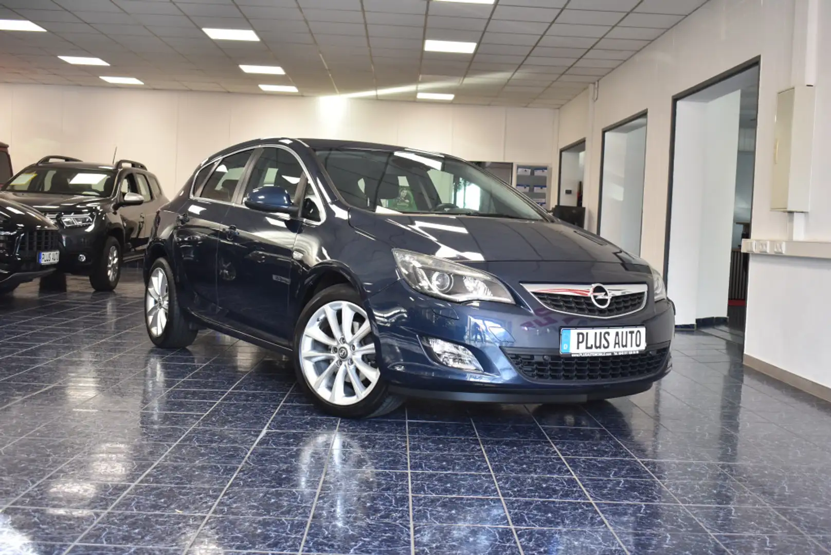 Opel Astra 2,0 CDTI Cosmo Aut. Navi Xenon PDC Leder Blau - 1