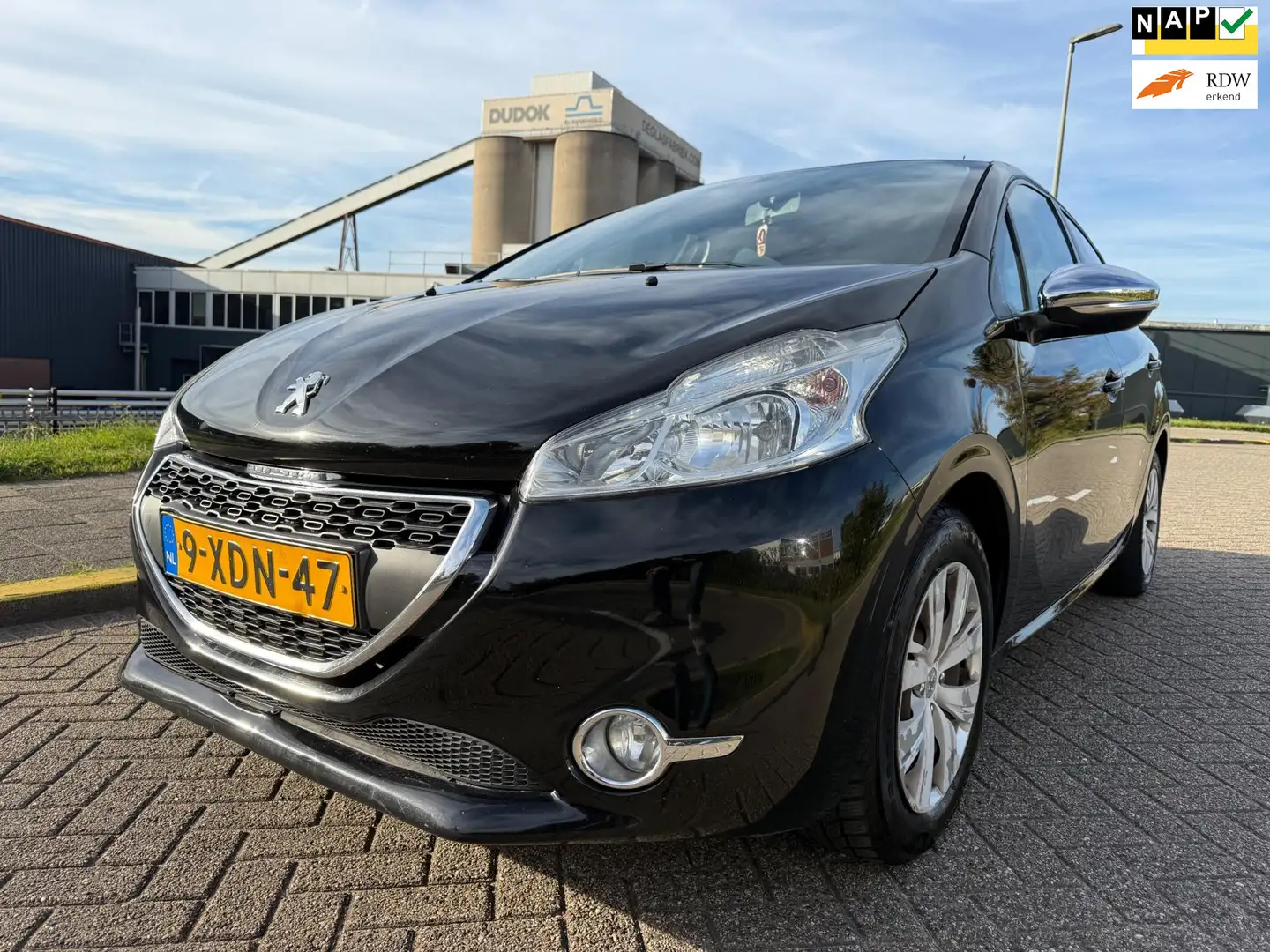 Peugeot 208 1.2 VTi Style Nero - 1