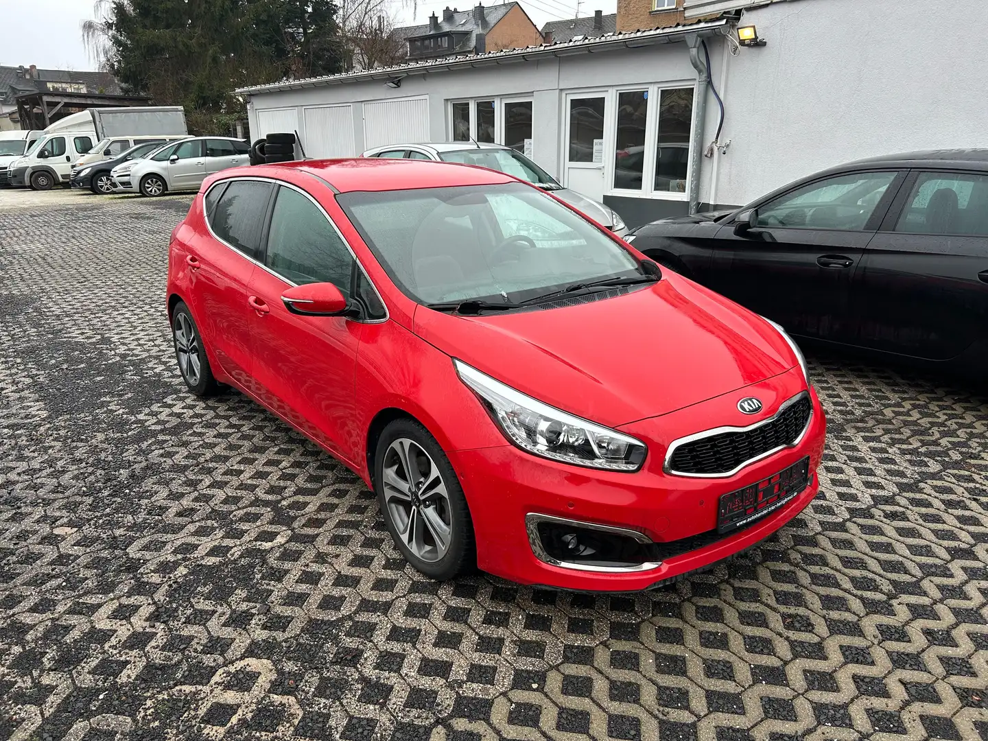 Kia Ceed / cee'd Vision - Benzin, Automatik Rot - 1