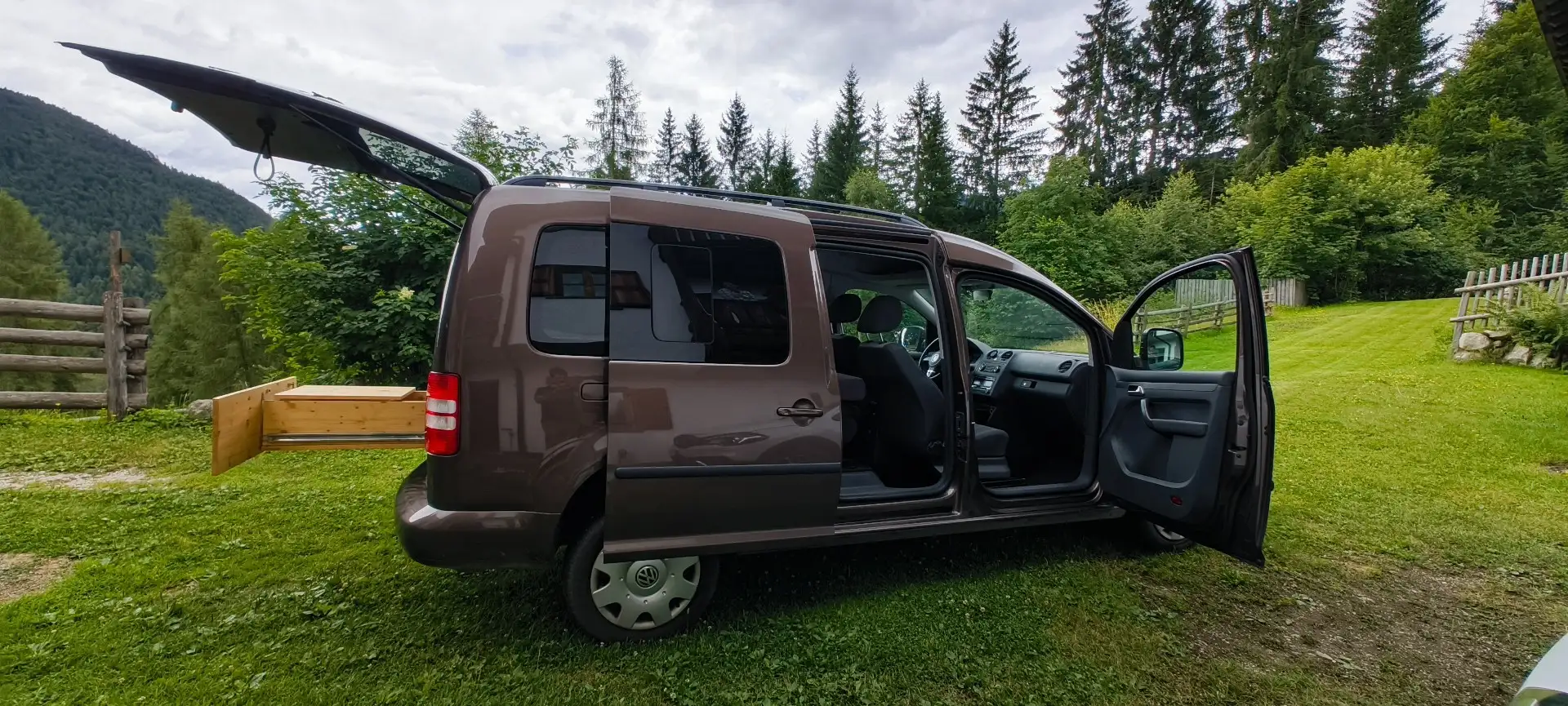 Volkswagen Caddy 2.0 TDI (7-Si.) 4MOTION Maxi mit Standheizung Marrone - 2