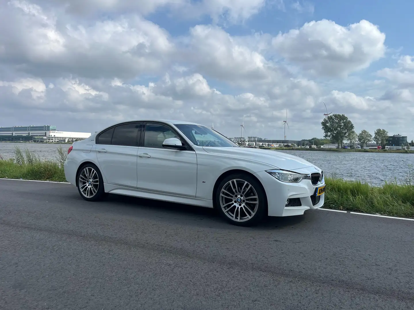 BMW 330 330e MSport, Harman & Kardon, alcantara Alb - 1