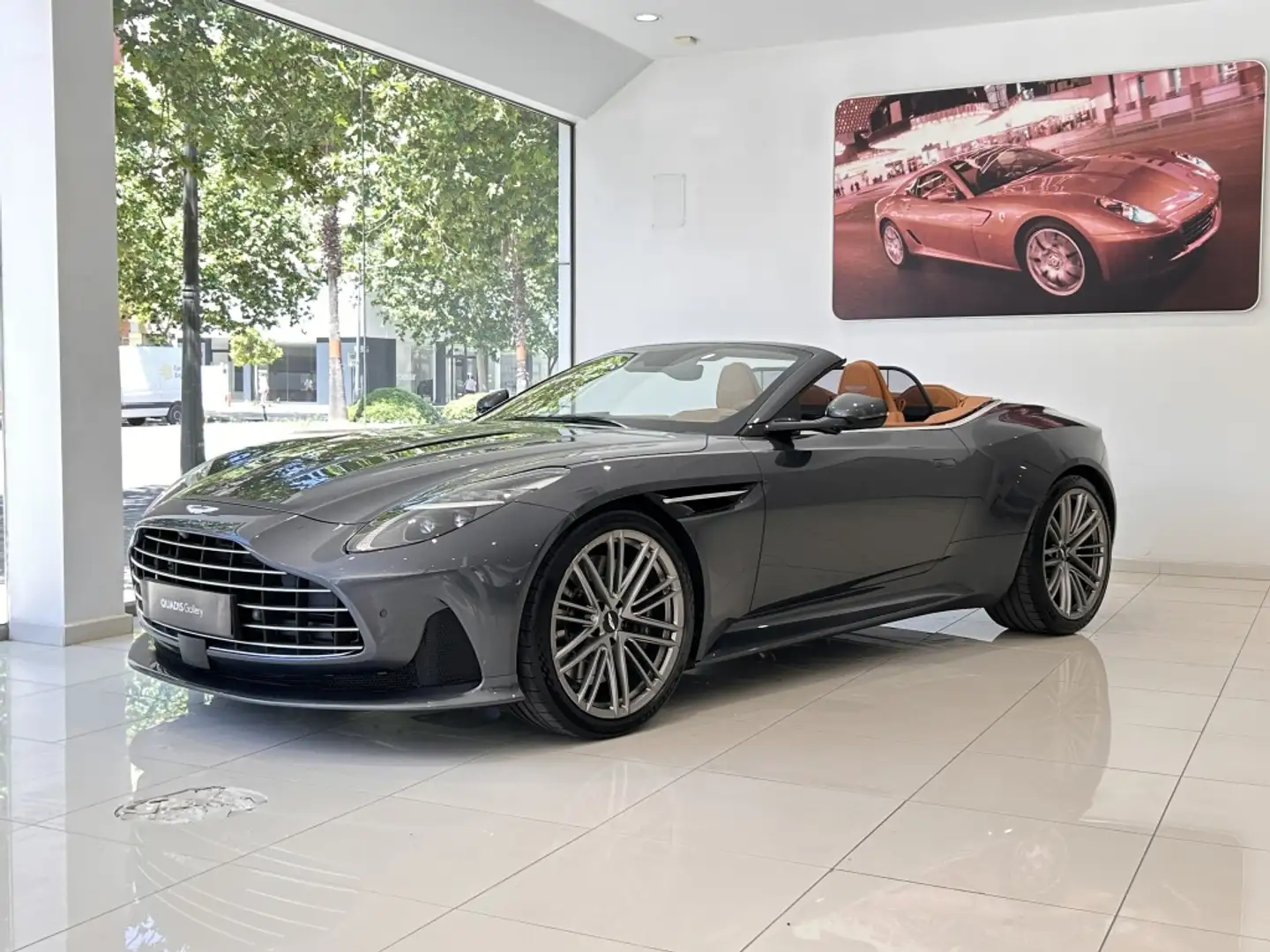 Aston Martin DB12 4.0 V8 Gris - 1