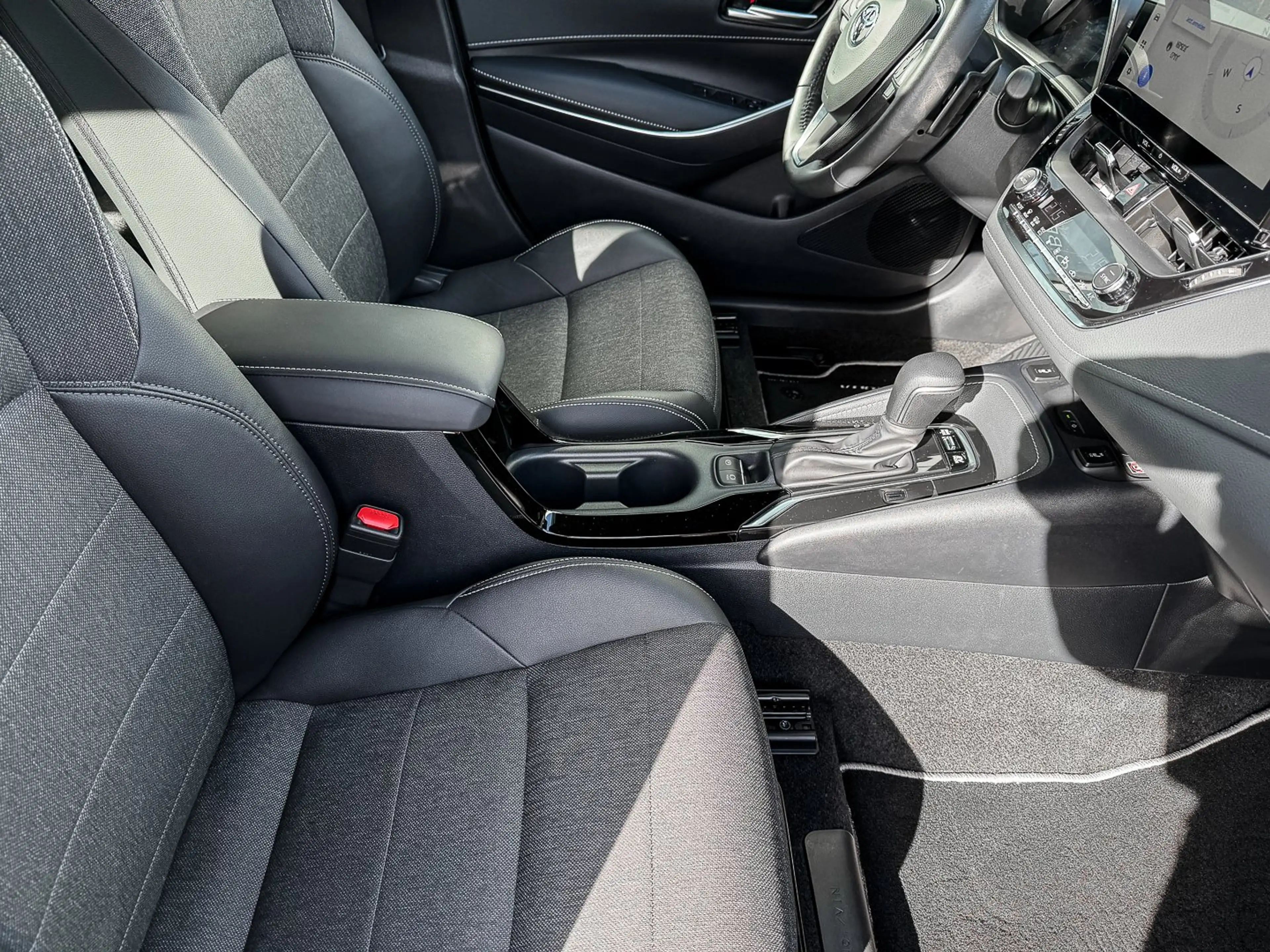 Toyota Corolla 2.0 l Hybrid TS. Technik Paket — photo 13