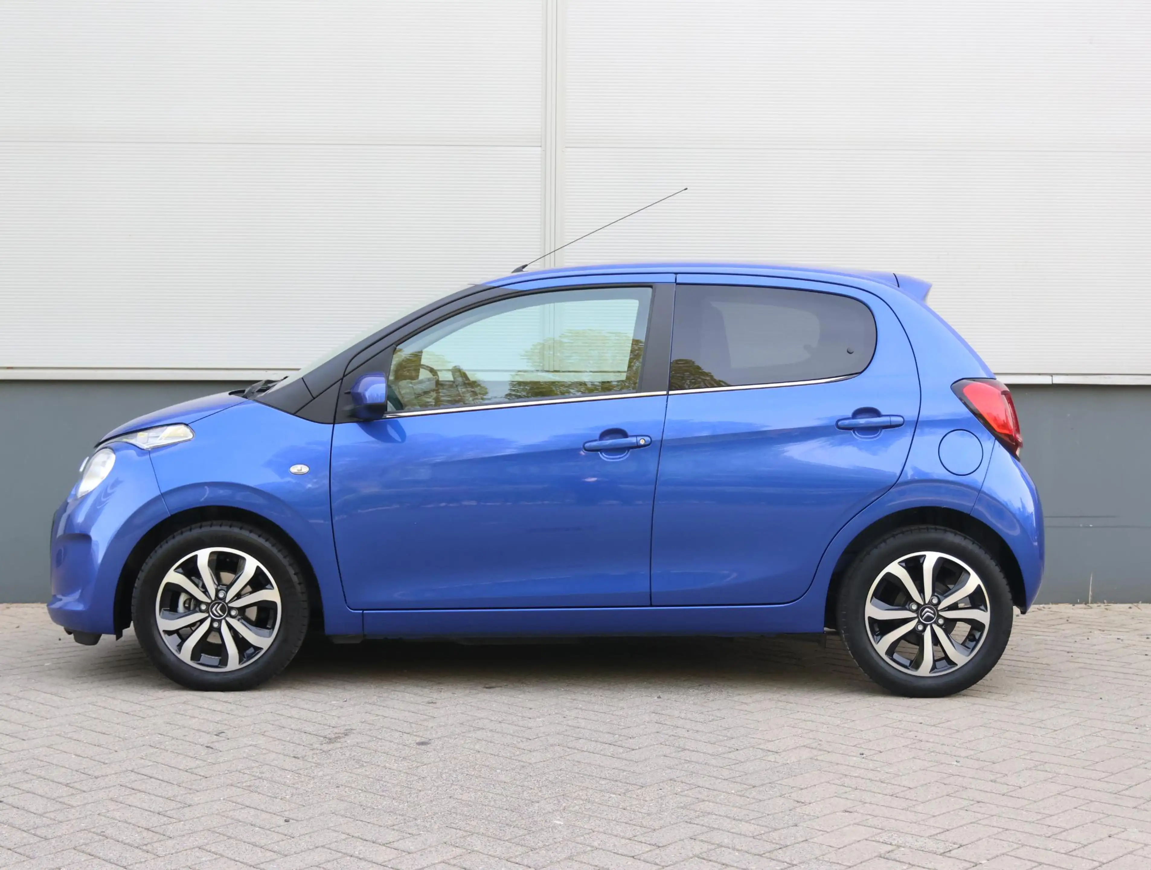 Citroen C1 Shine 72pk | Navigatie | Achteruitrijcamera | Clim — photo 2