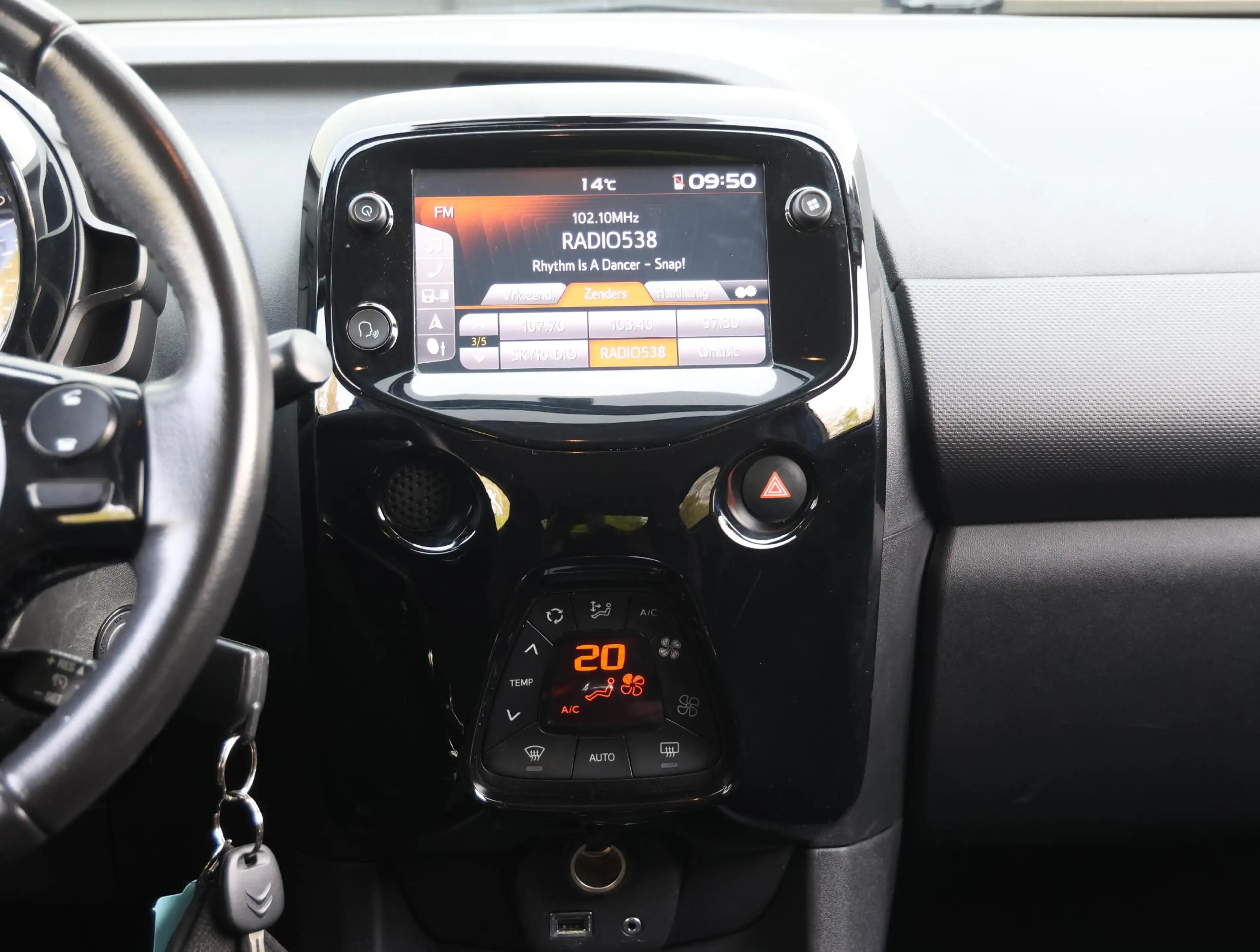 Citroen C1 Shine 72pk | Navigatie | Achteruitrijcamera | Clim — photo 14