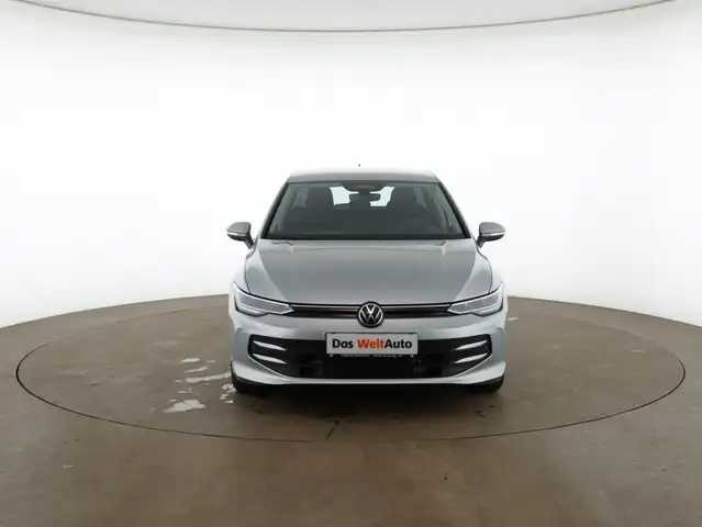 Volkswagen Golf view 3