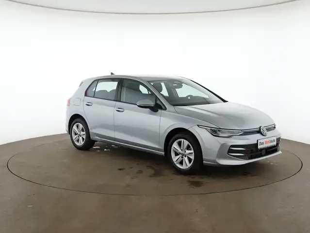 Volkswagen Golf view 2