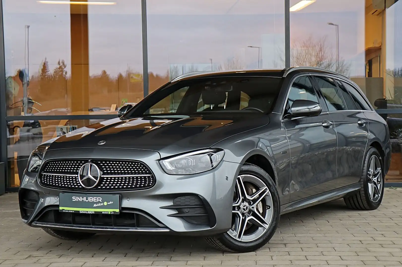 Mercedes-Benz E 300 de PHEV T 4Matic Aut. AMG ACC, MultibeamLED, Bu... Grau - 1