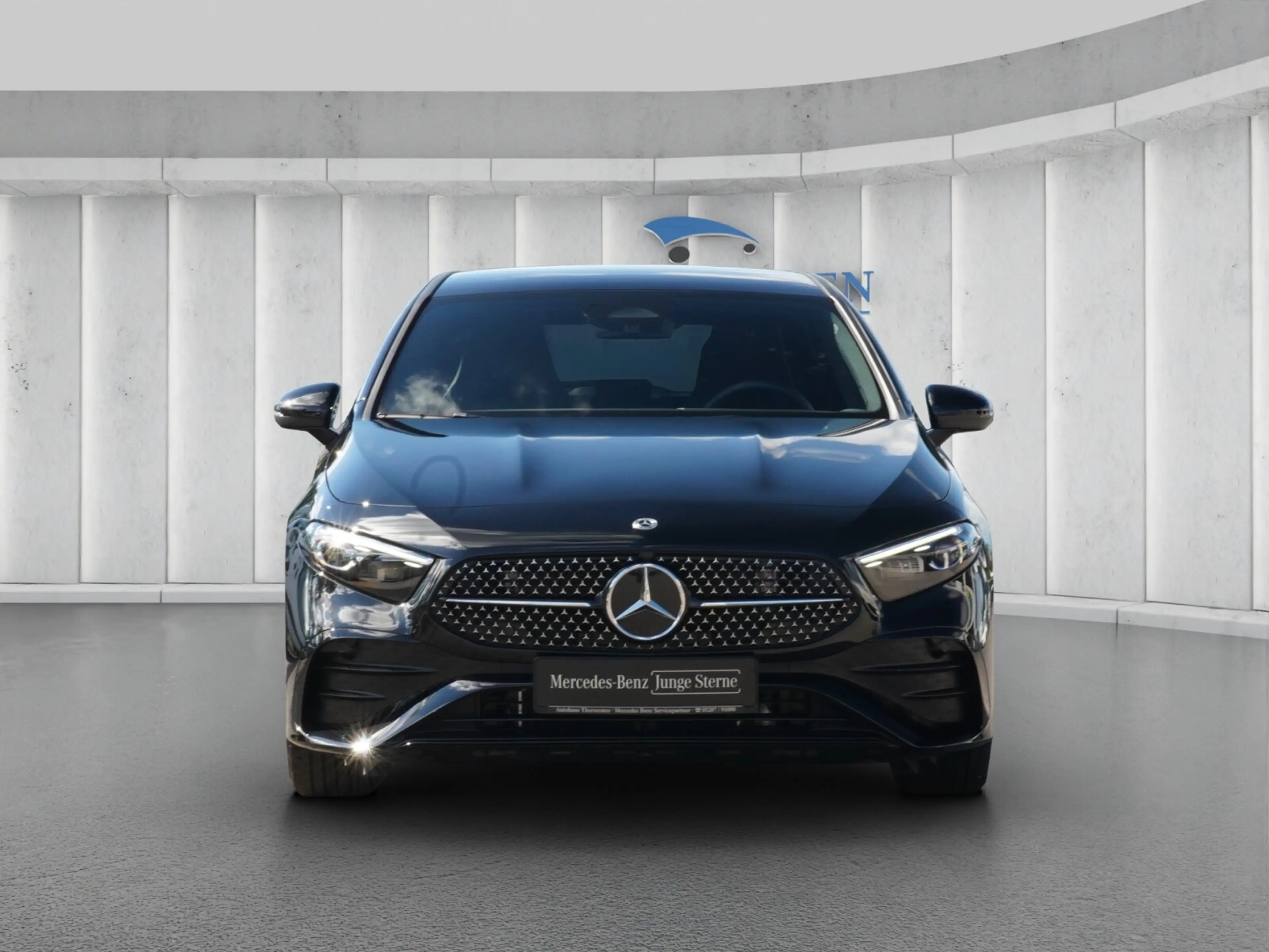 Mercedes-Benz A 200 A 200 AMG Line Park-Paket Winter-Paket Keyless Leder — photo 2