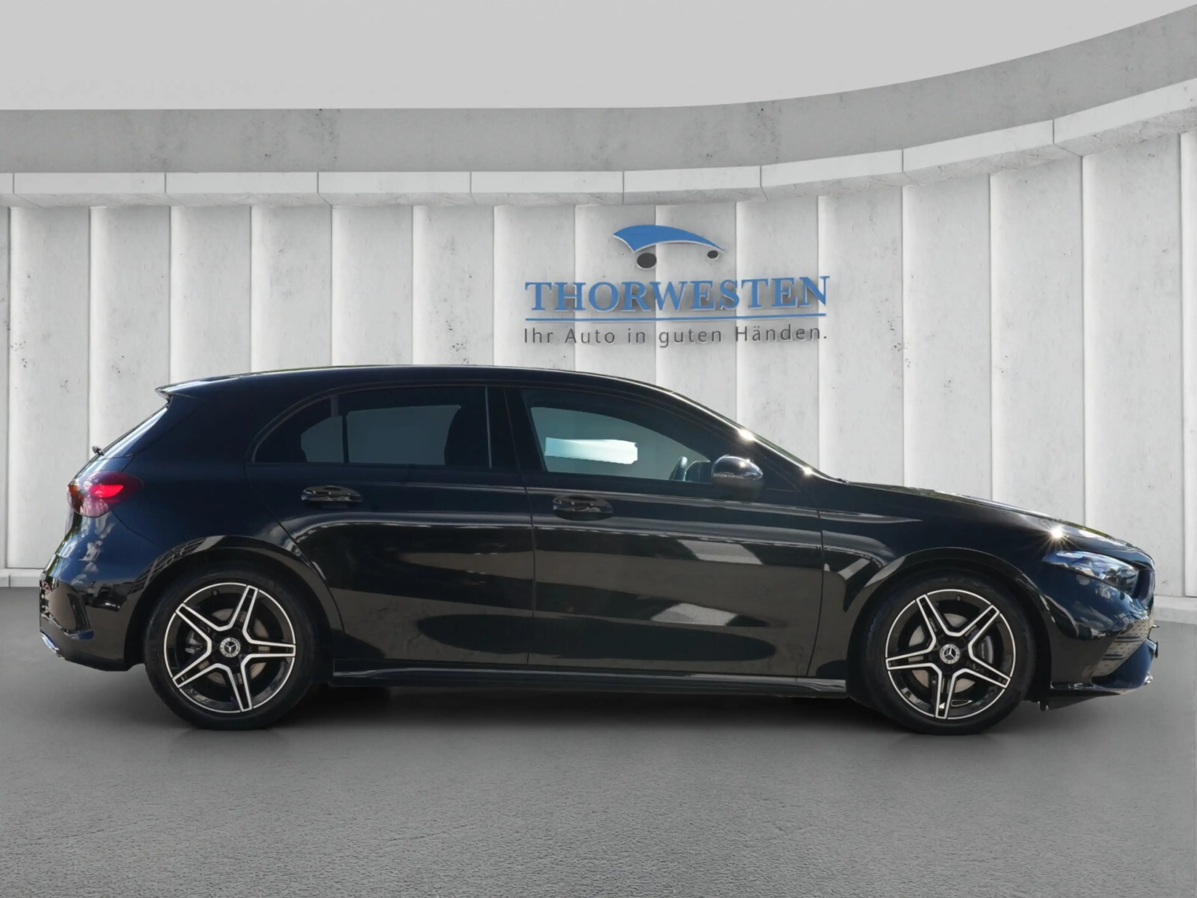 Mercedes-Benz A 200 A 200 AMG Line Park-Paket Winter-Paket Keyless Leder — photo 9