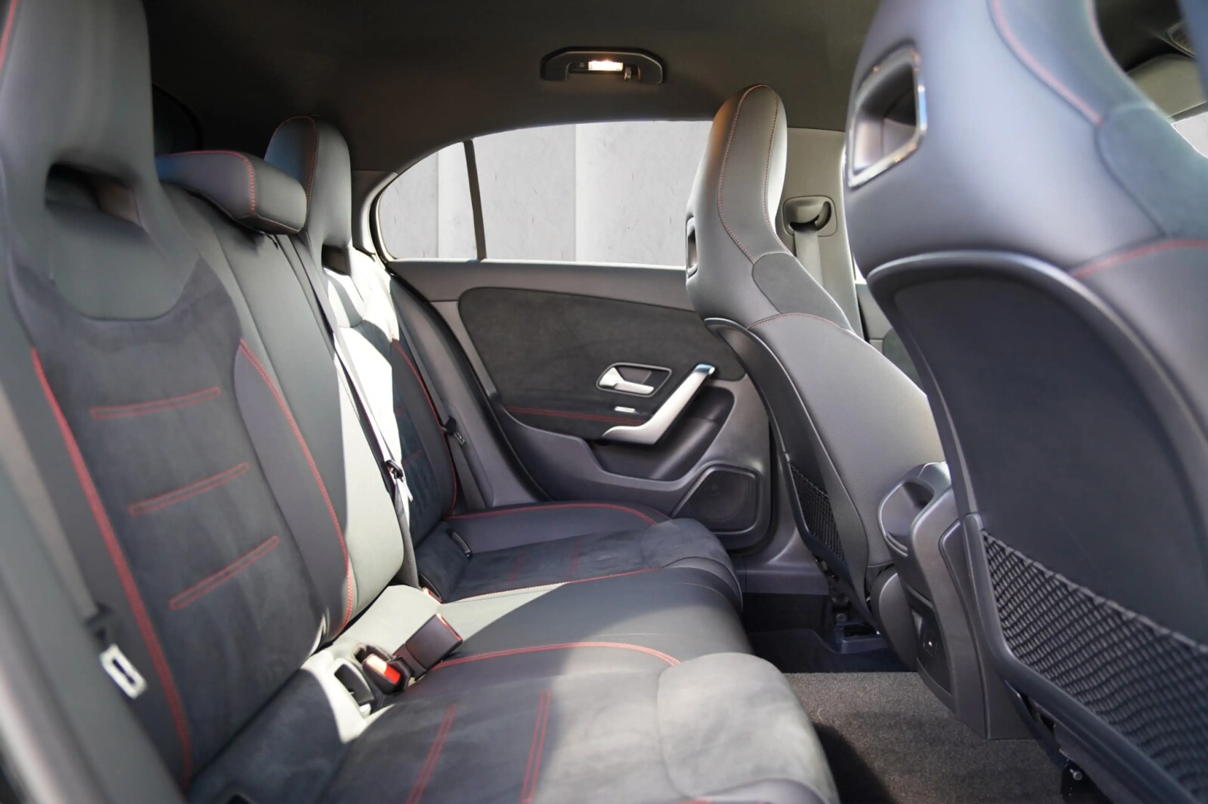 Mercedes-Benz A 200 A 200 AMG Line Park-Paket Winter-Paket Keyless Leder — photo 11