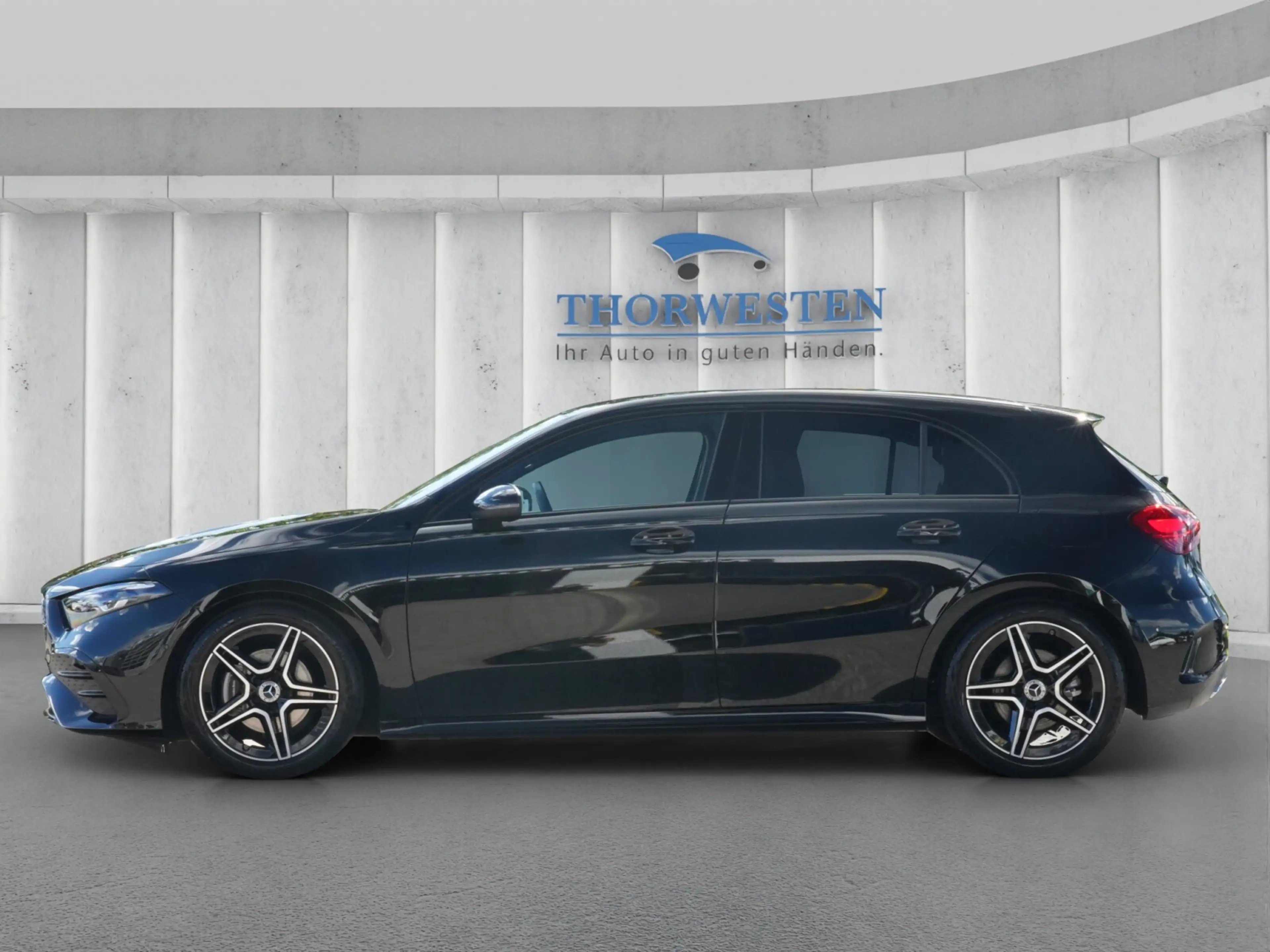 Mercedes-Benz A 200 A 200 AMG Line Park-Paket Winter-Paket Keyless Leder — photo 4